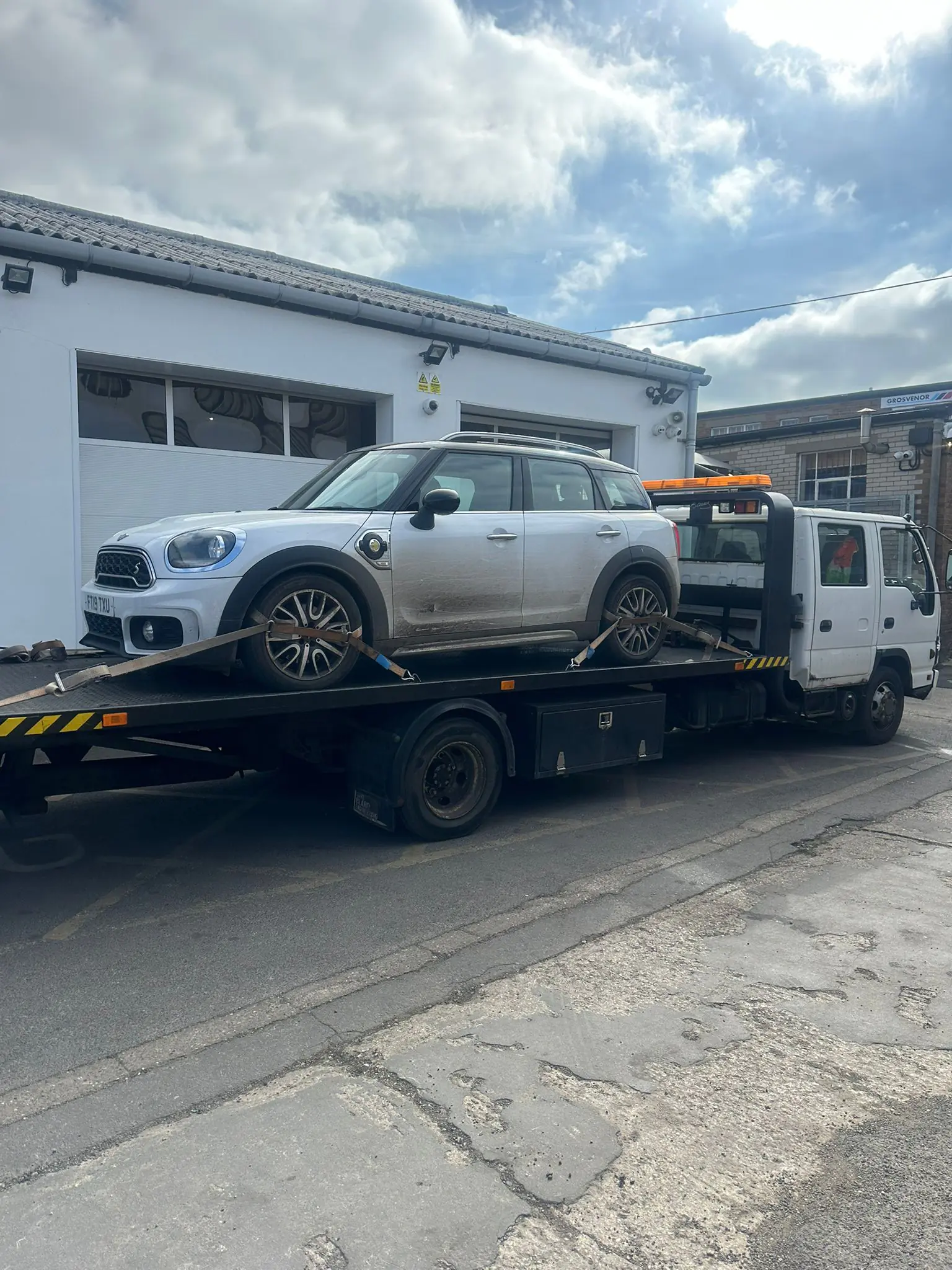 Car breakdown recovery service